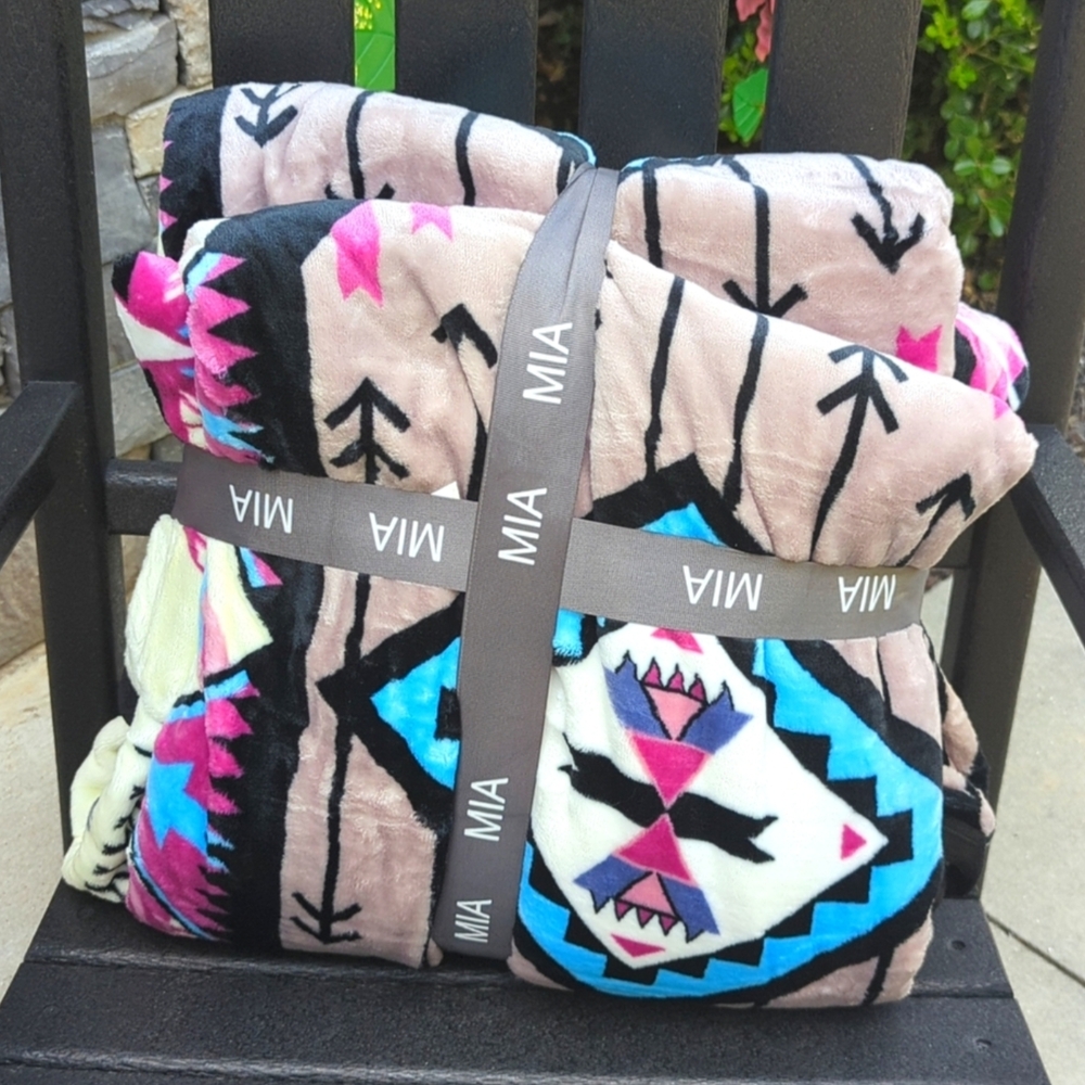 MIA Aztec Pattern Blanket - Pink, Blue, Black